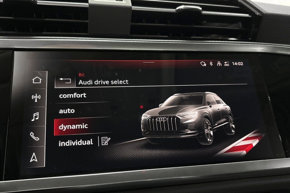 Audi Q3 45 TFSi e Attitude plus S-tr. 5d