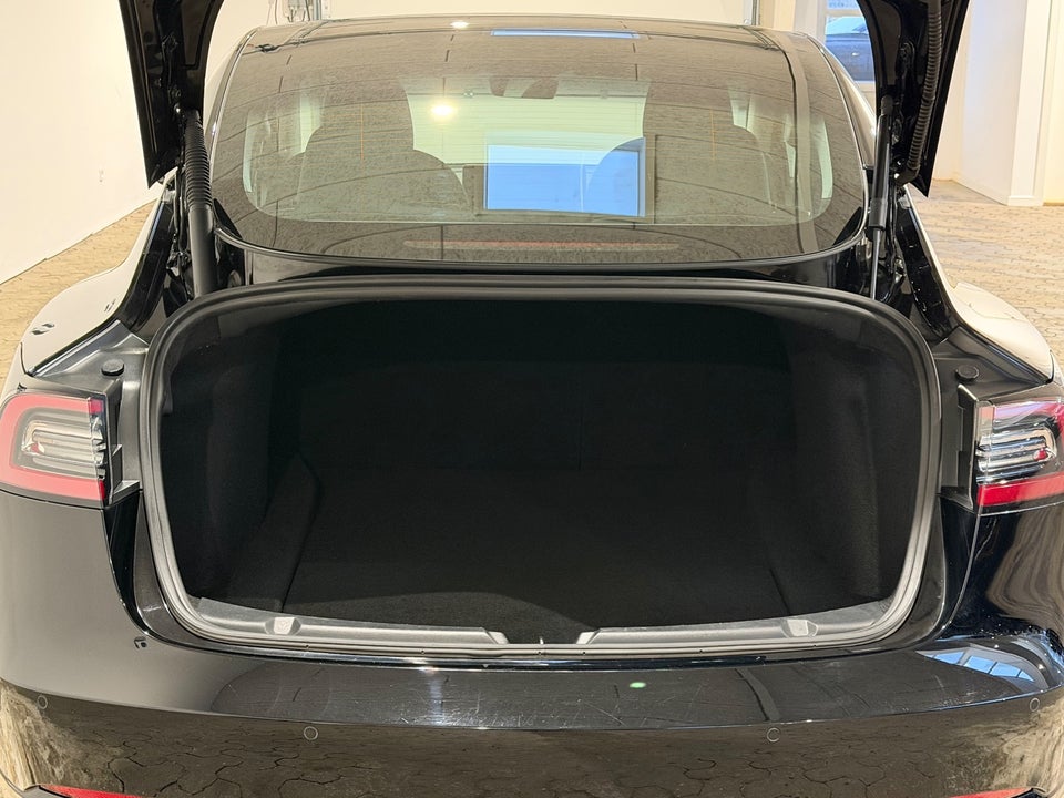 Tesla Model 3 RWD 4d