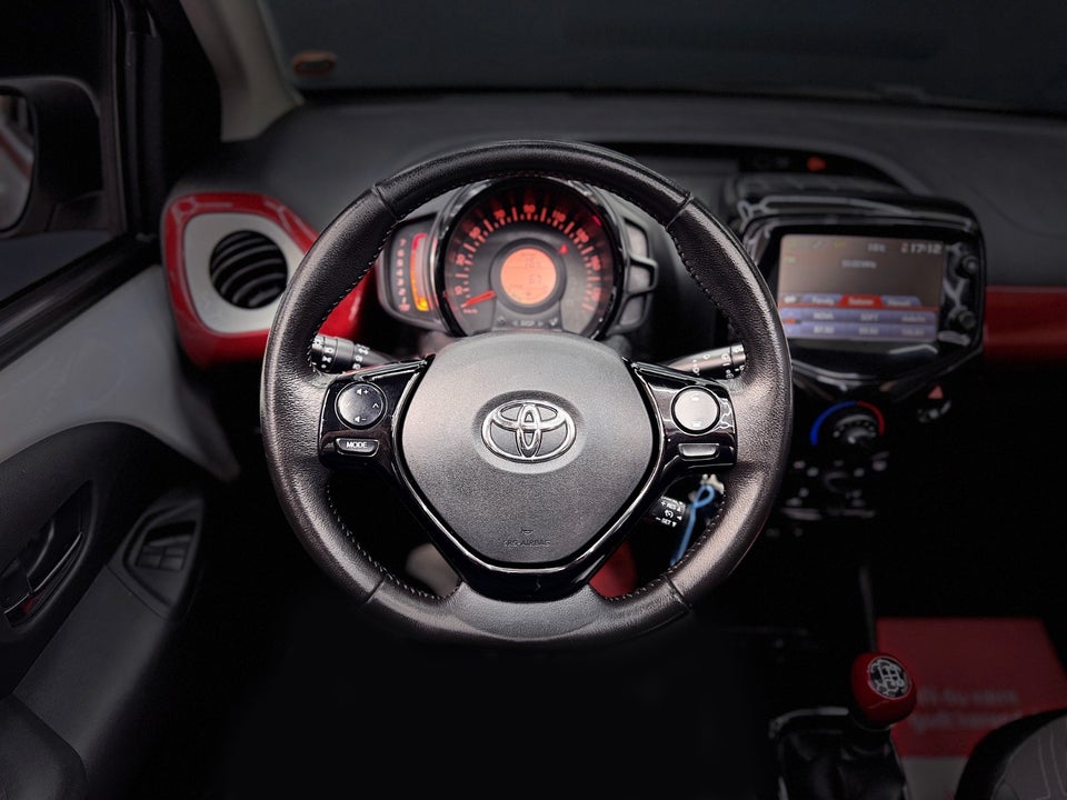 Toyota Aygo 1,0 VVT-i x-wave Sky 5d