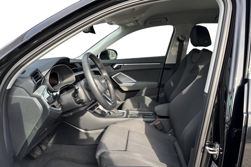 Audi Q3 45 TFSi e Attitude plus S-tr. 5d