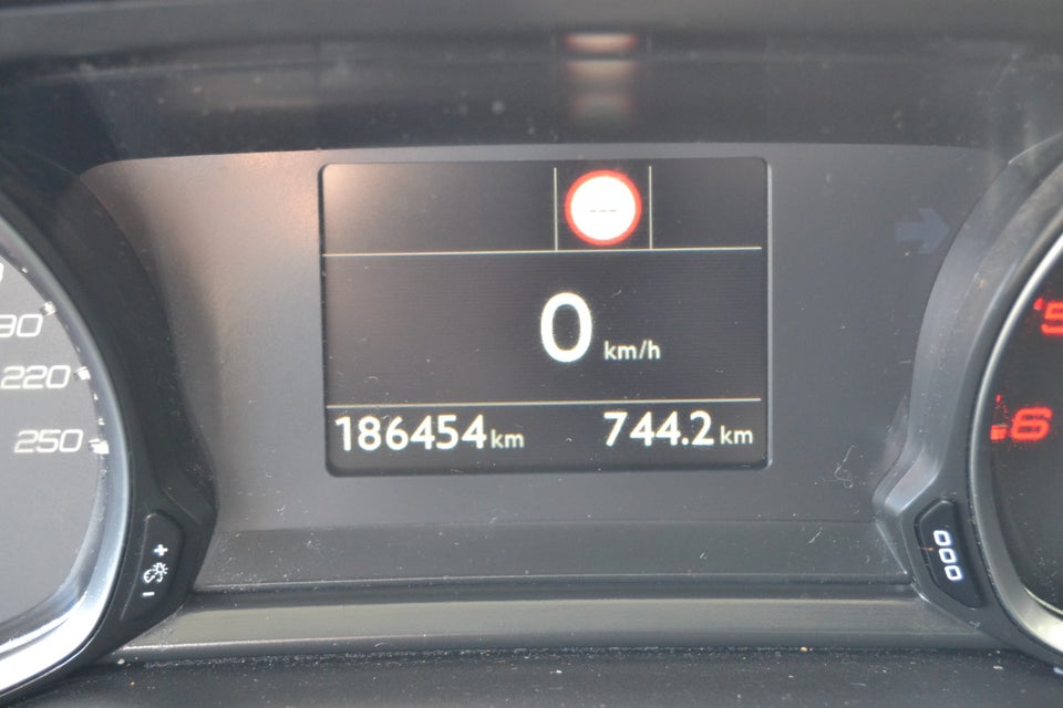 Peugeot 308 1,6 BlueHDi 120 Allure Sky SW 5d