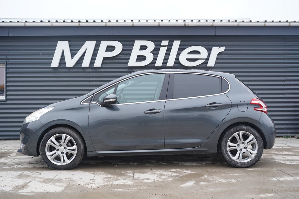 Peugeot 208 1,2 VTi Allure Sky 5d