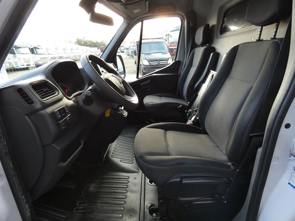 Renault Master IV T33 2,3 dCi 150 L2H2 Kassevogn