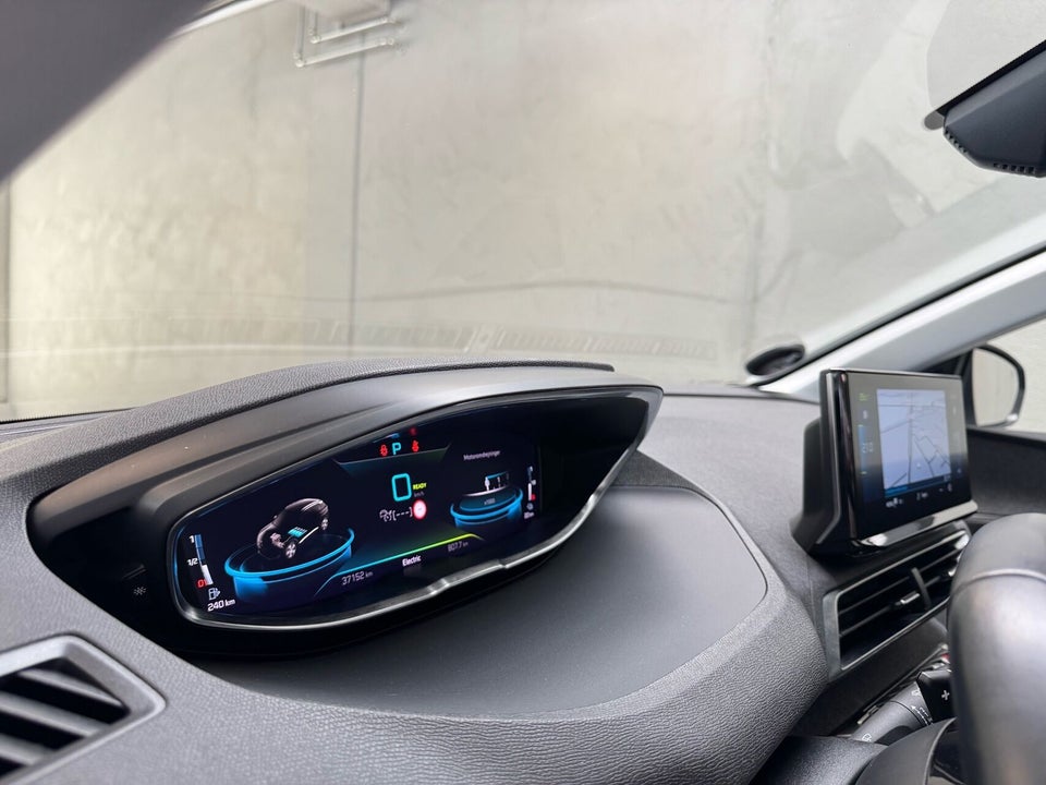 Peugeot 3008 1,6 Hybrid First Selection EAT8 5d