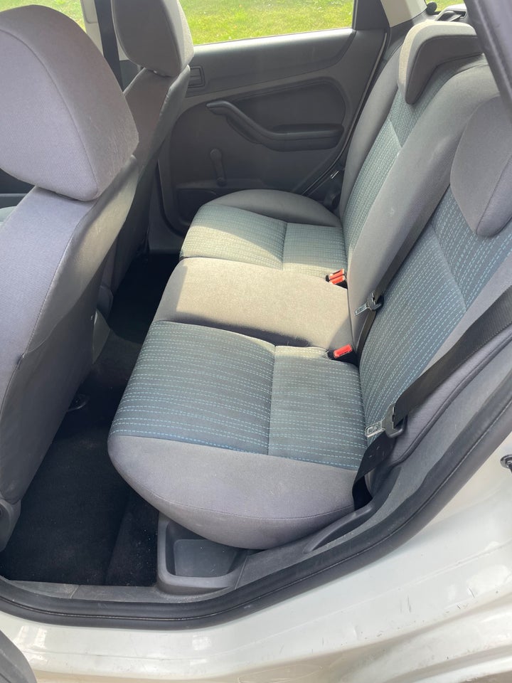 Ford Focus 1,6 Trend 100 5d