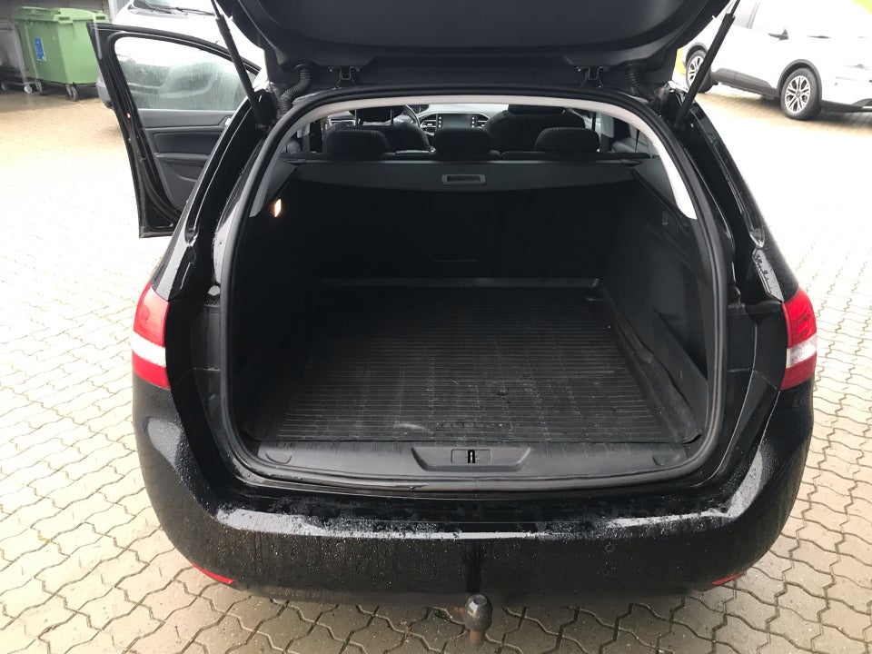 Peugeot 308 1,2 PureTech 130 Infinity SW 5d