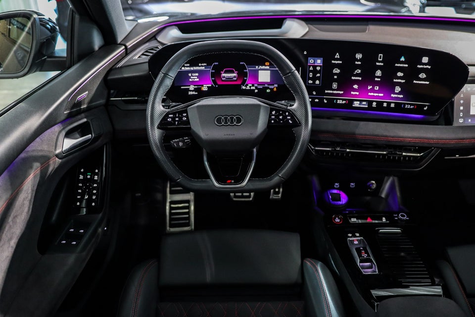 Audi SQ6 e-tron quattro 5d