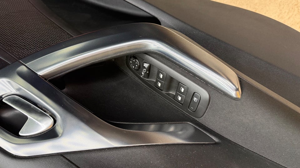 Peugeot 2008 1,2 PureTech 110 Allure Sky EAT6 5d