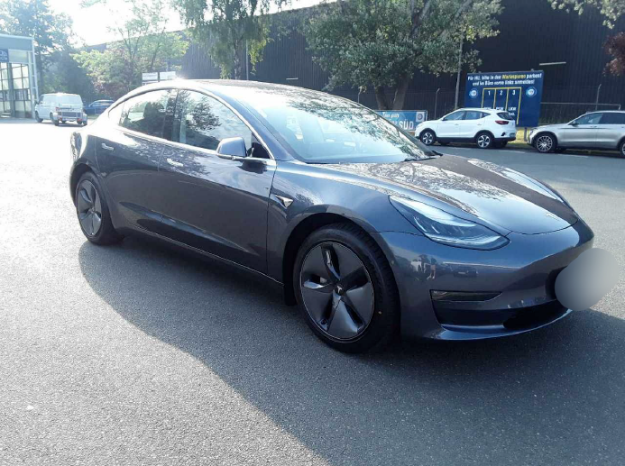 Tesla Model 3 Long Range AWD 4d