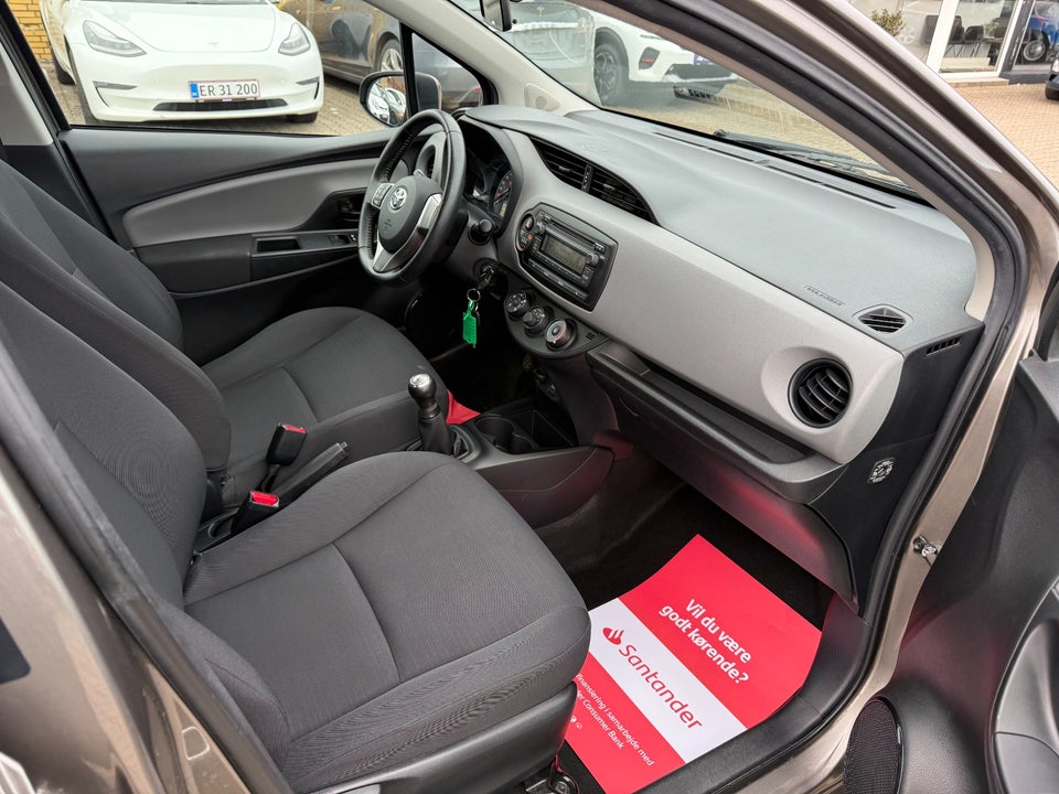 Toyota Yaris 1,0 VVT-i T2 5d