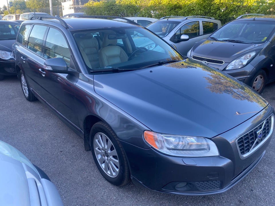 Volvo V70 2,5 T Momentum aut. 5d