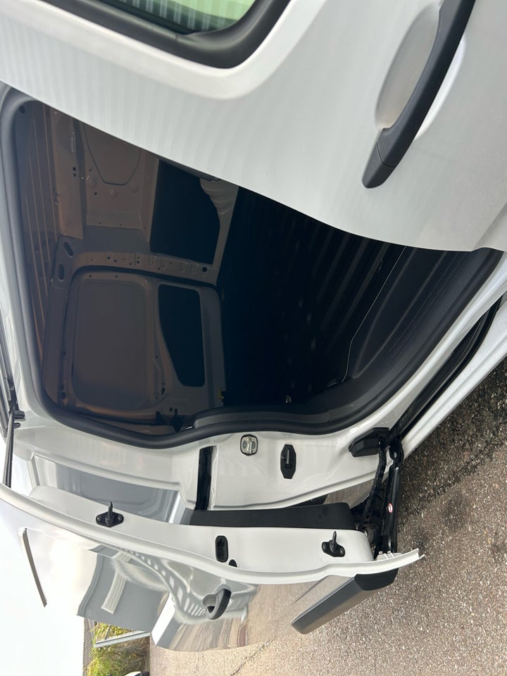 Peugeot Partner 1,5 BlueHDi 130 L2V2 Plus EAT8 Van