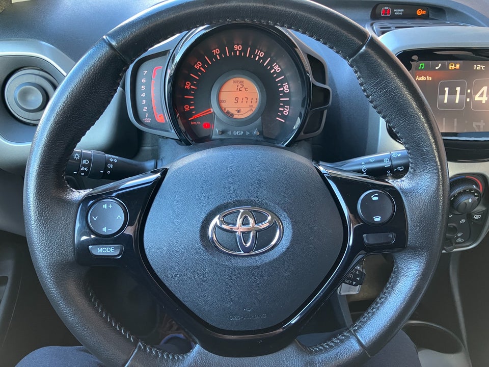 Toyota Aygo 1,0 VVT-i x-play x-touch 5d