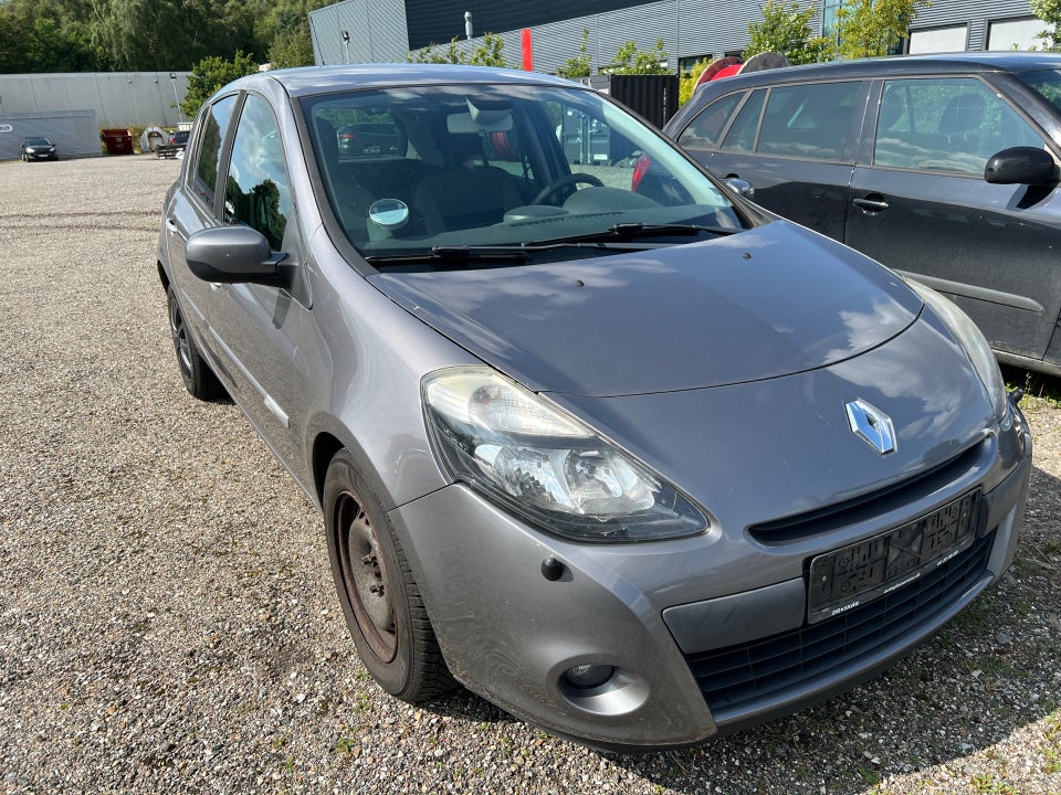 Renault Clio III 1,2 16V TCe Expression 5d