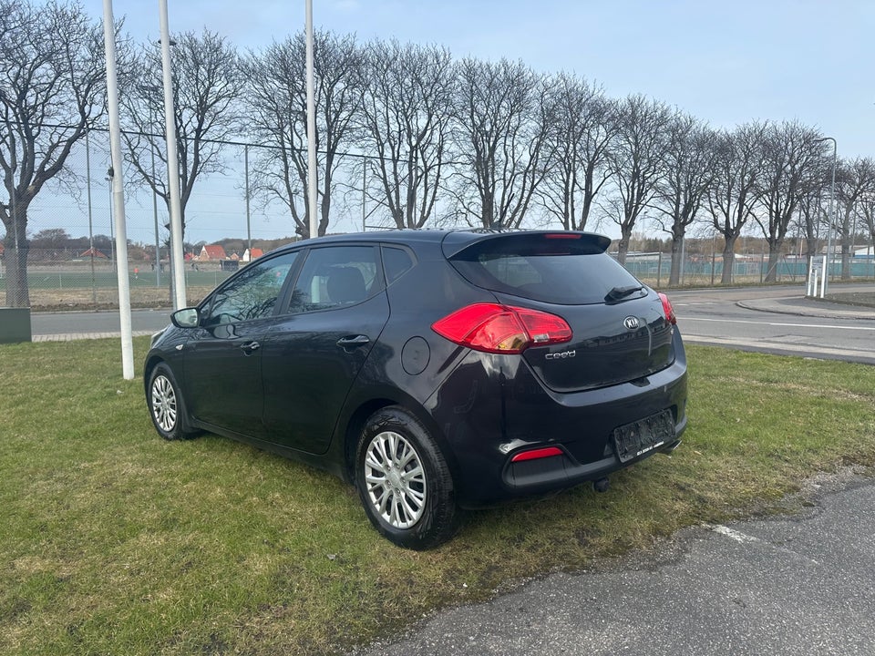 Kia Ceed 1,6 CRDi 128 Style+ Clim 5d