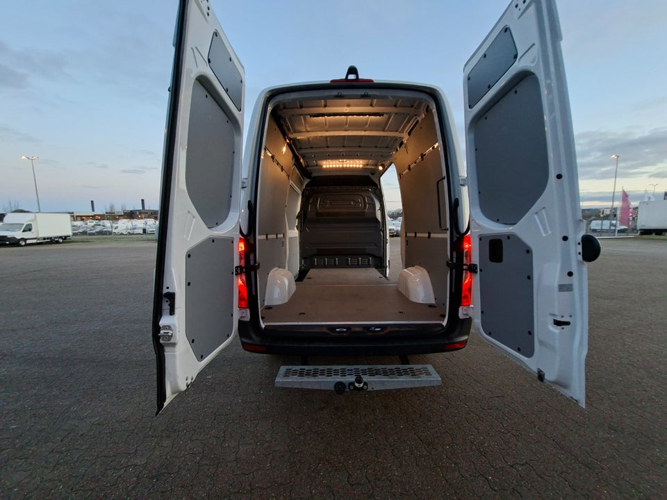 Mercedes Sprinter 317 2,0 CDi A2 Kassevogn aut. RWD