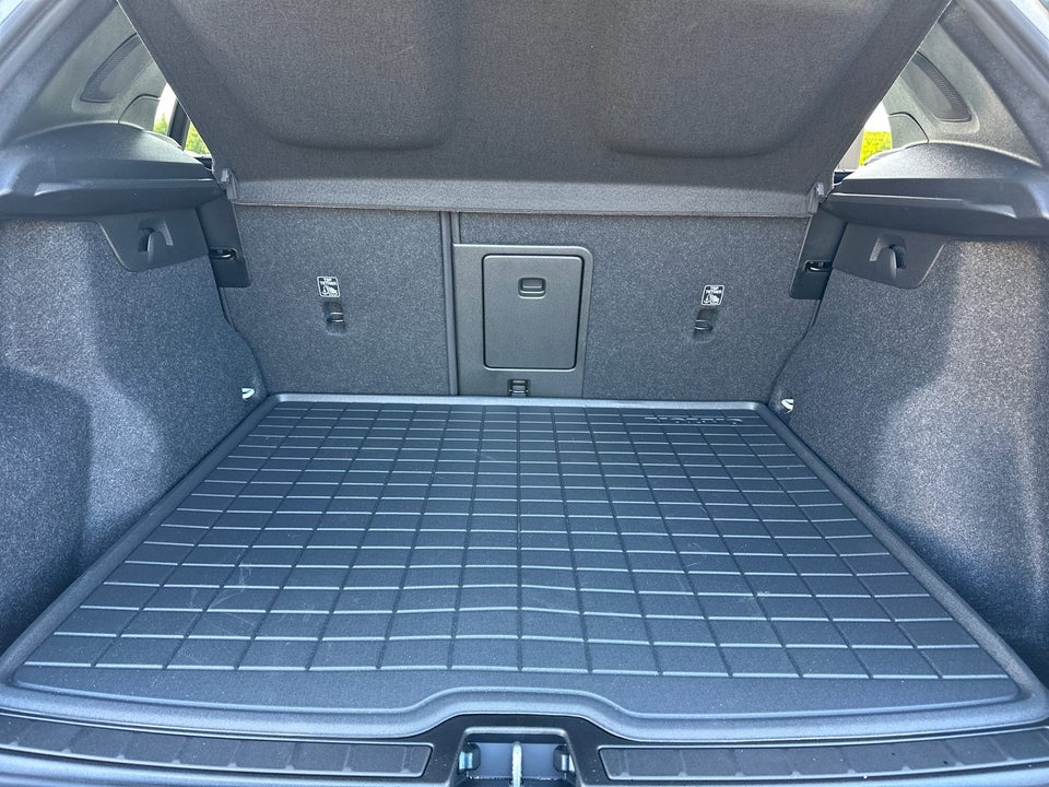 Volvo EX40 Extended Range Black Edition 5d