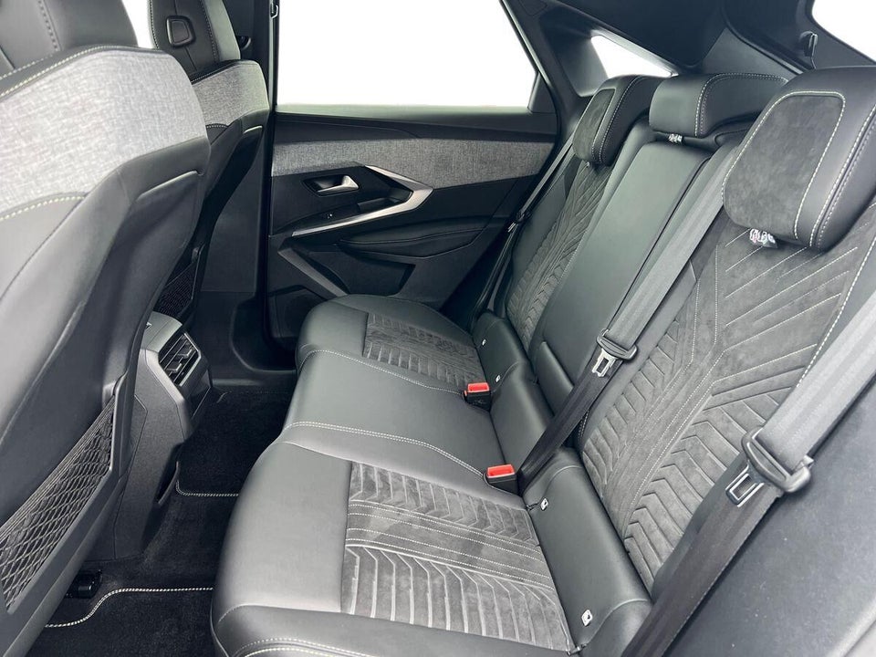 Peugeot e-3008 77 GT Pack 5d