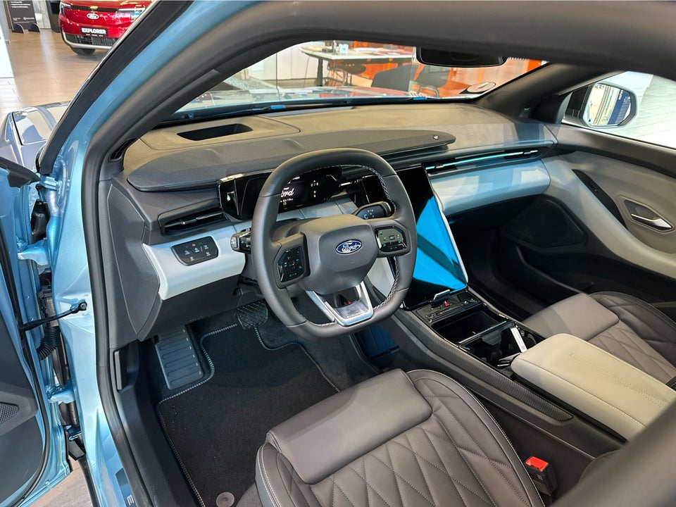 Ford Explorer 82 Premium Extended Range 5d