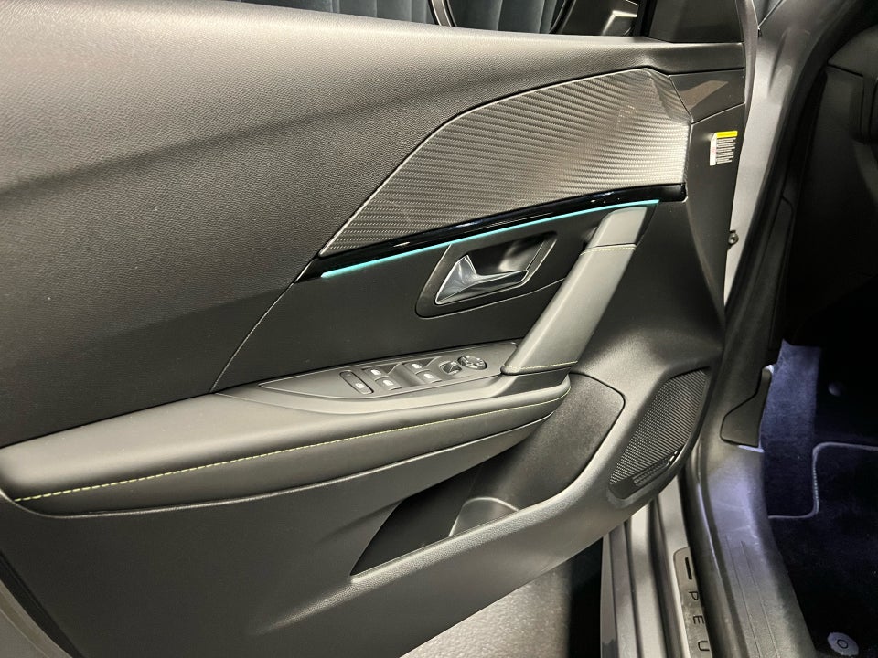 Peugeot e-208 50 GT 5d