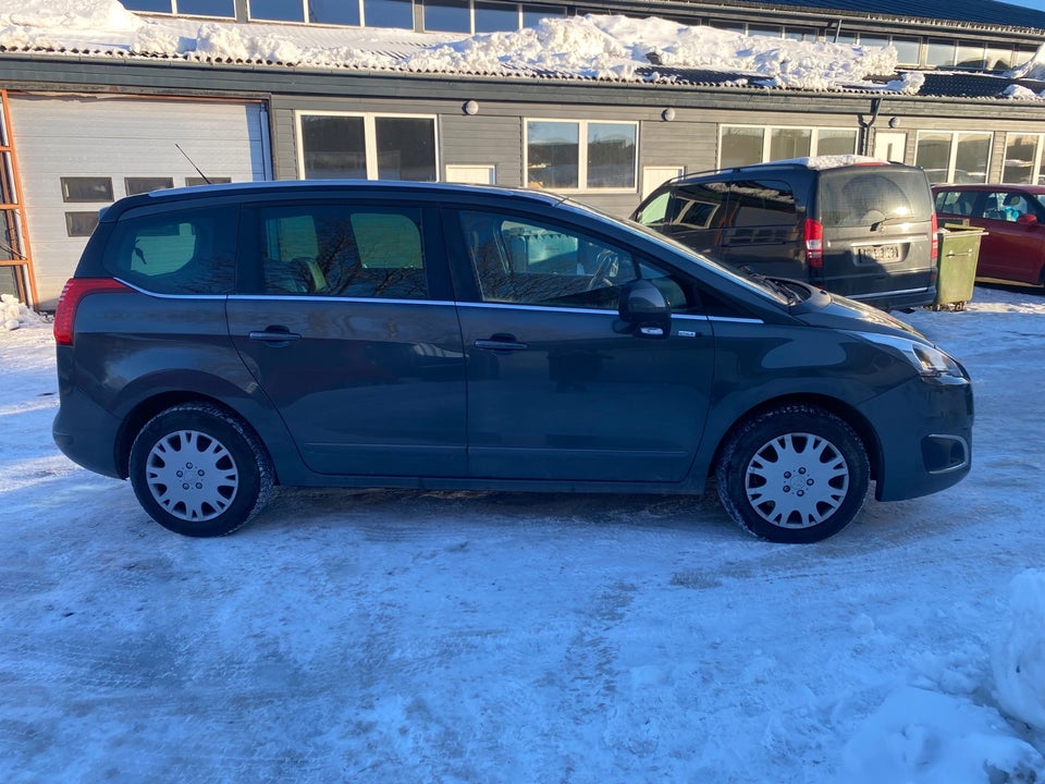 Peugeot 5008 1,6 BlueHDi 120 Style 7prs 5d