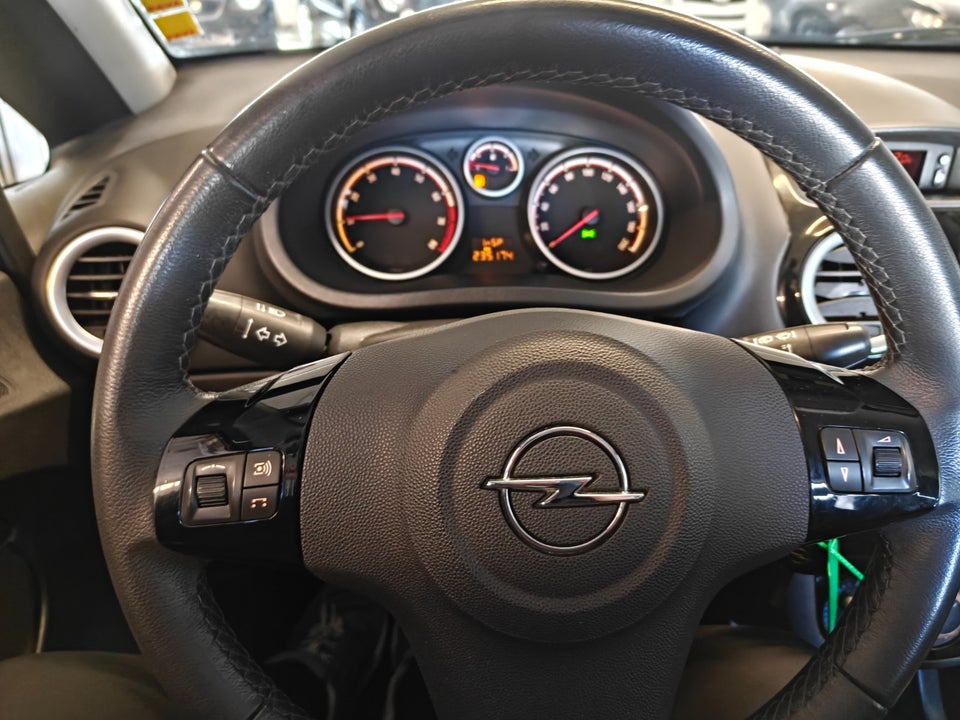 Opel Corsa 1,2 16V Cosmo 5d