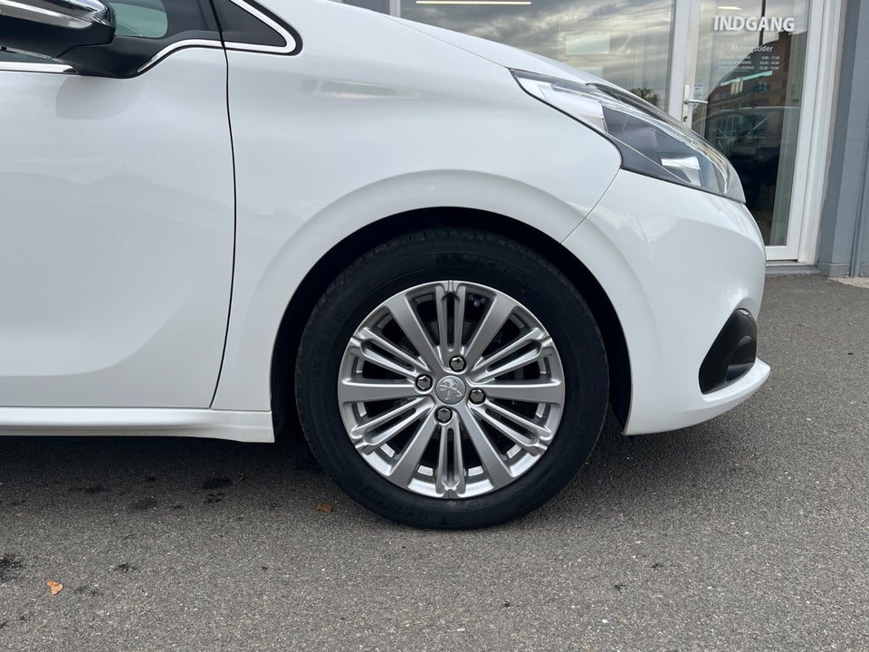 Peugeot 208 1,6 BlueHDi 100 Allure Sky 5d
