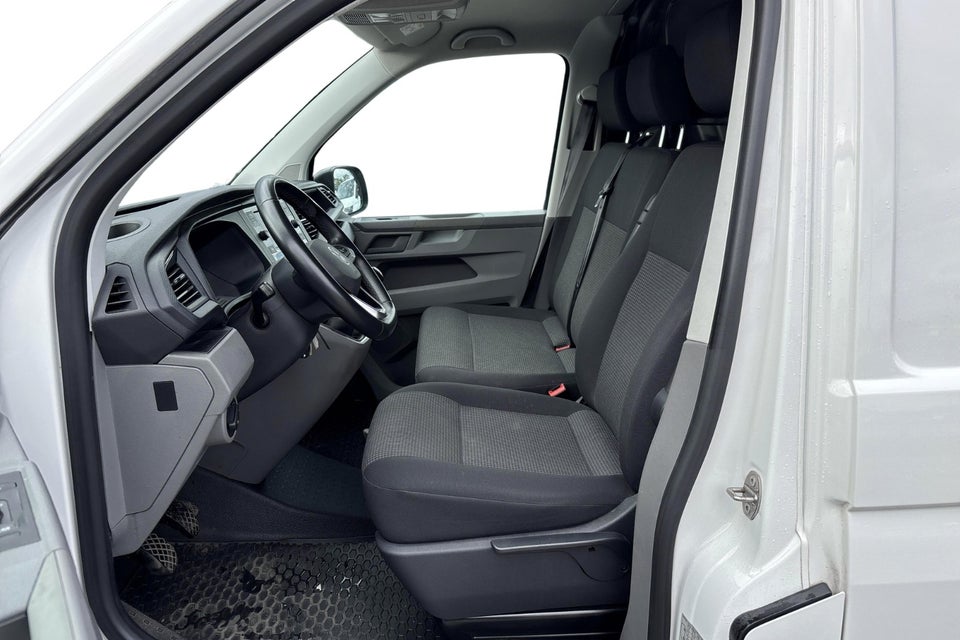 VW Transporter 2,0 TDi 110 Kassevogn lang