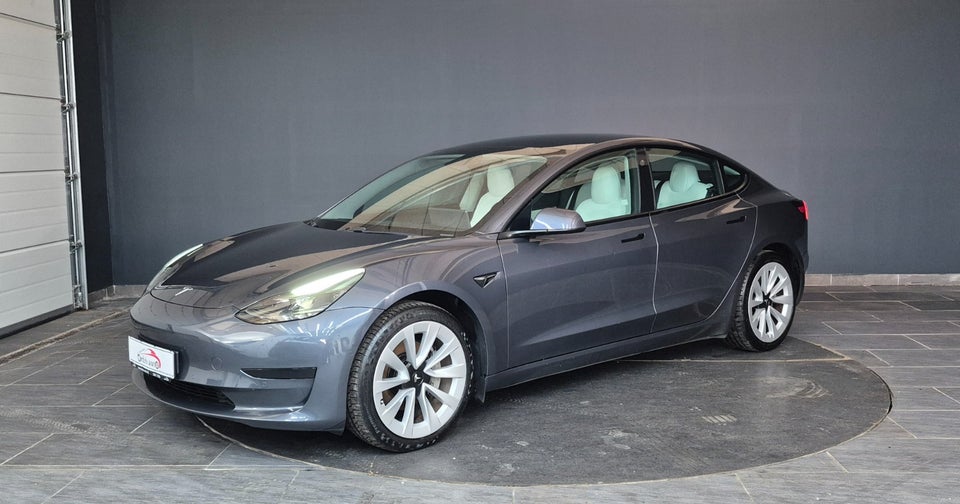 Tesla Model 3 Standard Range+ RWD 4d