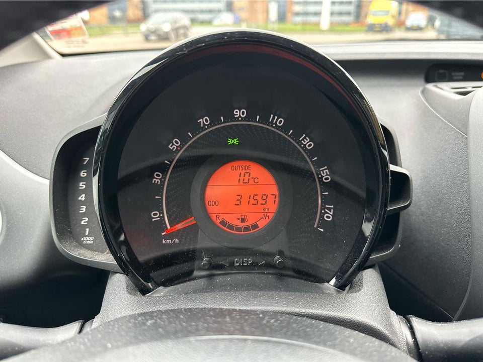 Toyota Aygo 1,0 VVT-i x-press 5d