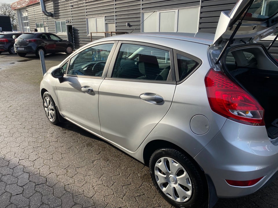 Ford Fiesta 1,4 Trend aut. 5d