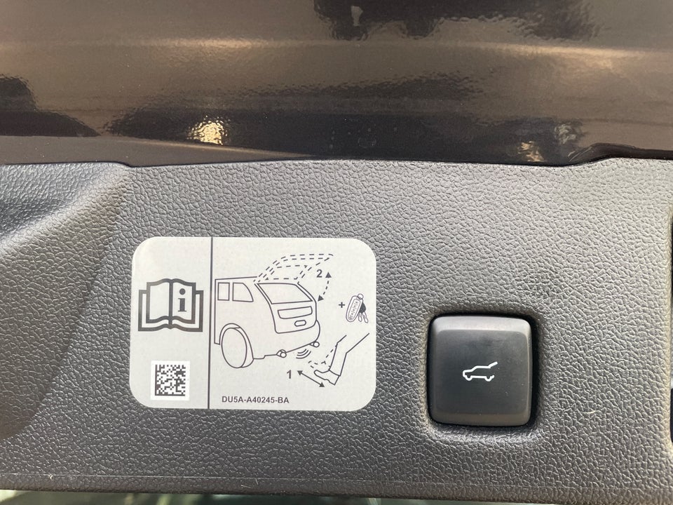 Ford Kuga 2,5 PHEV Vignale CVT 5d