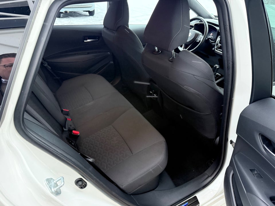 Suzuki Swace 1,8 HEV Exclusive White stc. e-CVT 5d