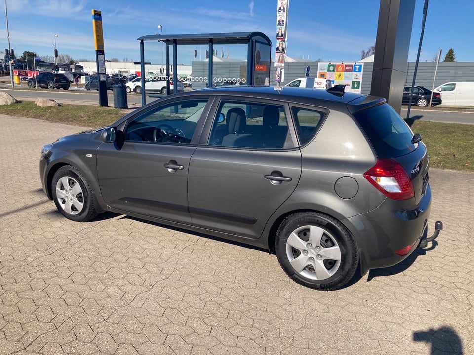Kia Ceed 1,6 CVVT Motion aut. 5d