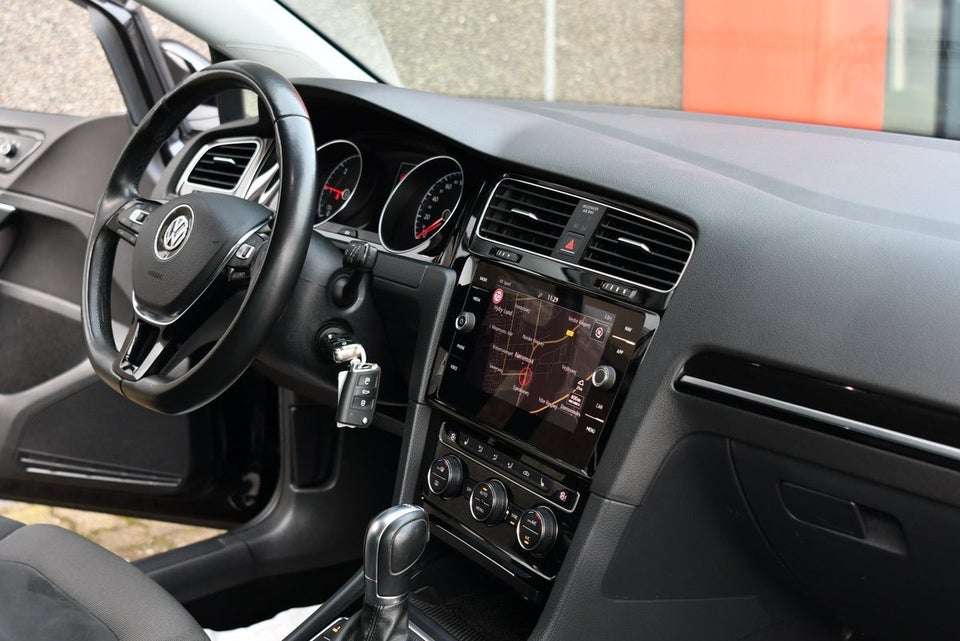 VW Golf VII 2,0 TDi 150 Highline Variant DSG 5d