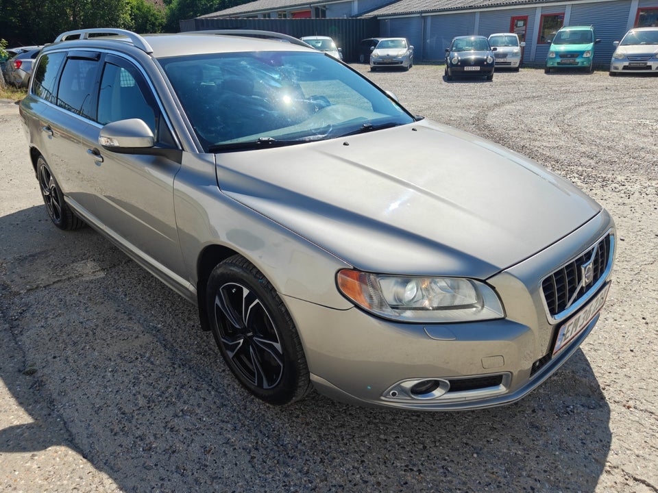 Volvo V70 2,4 D5 185 R-Design aut. 5d