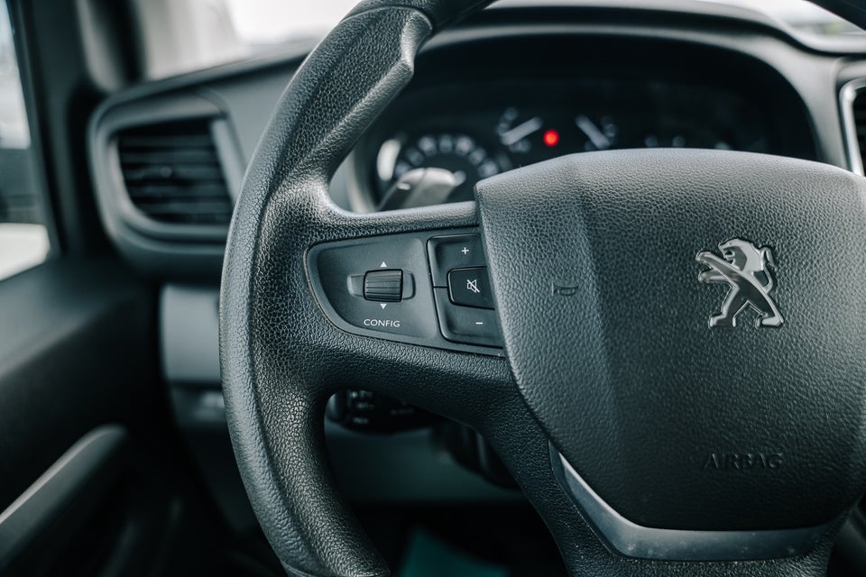 Peugeot Expert 2,0 BlueHDi 122 L3 Plus EAT8 Van