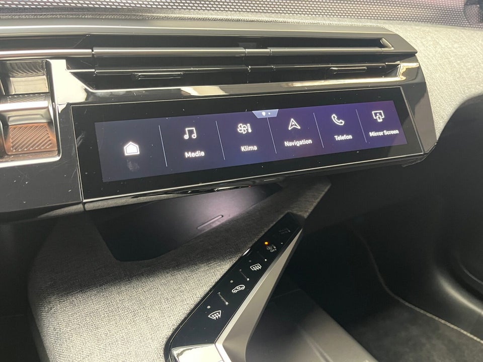 Peugeot e-3008 77 GT Pack 5d