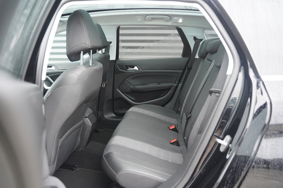 Peugeot 308 1,2 PureTech 130 Selection Sky SW 5d