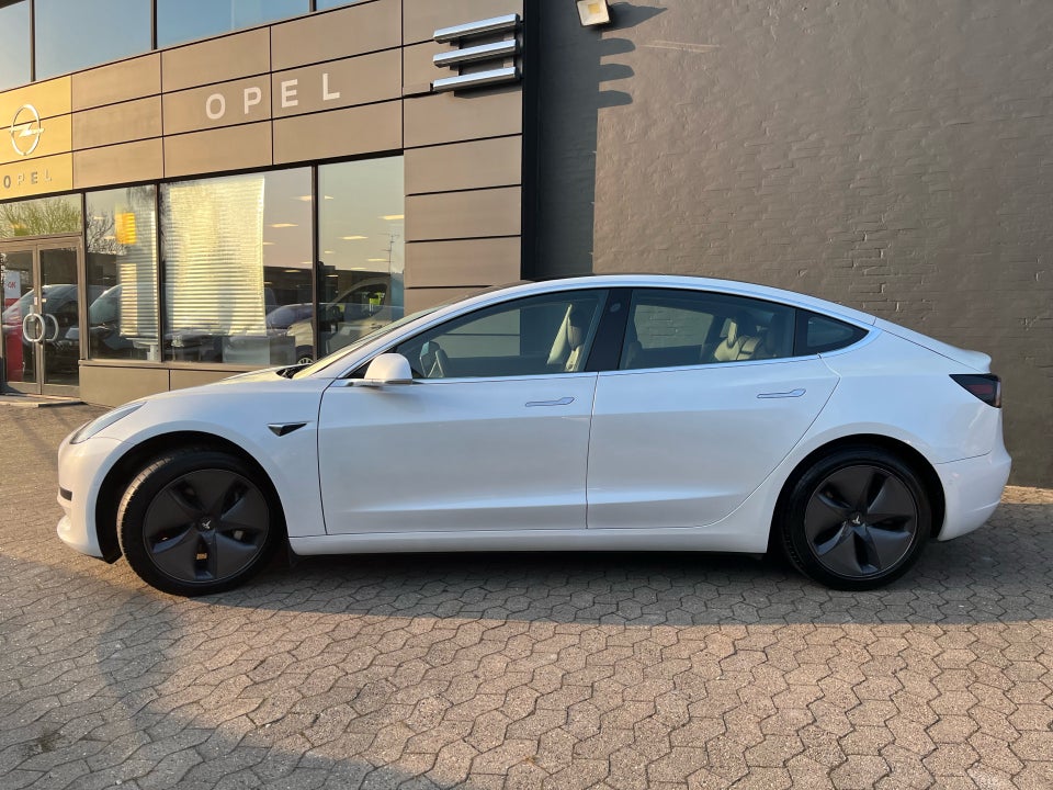 Tesla Model 3 Standard Range+ RWD 4d