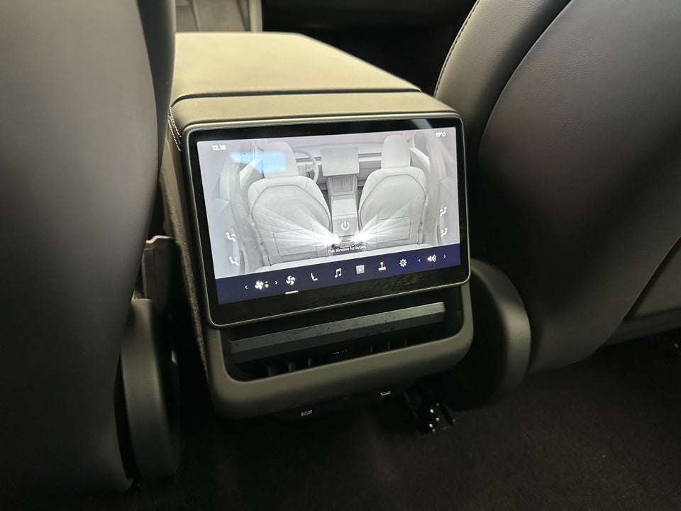 Tesla Model 3 Long Range AWD 4d