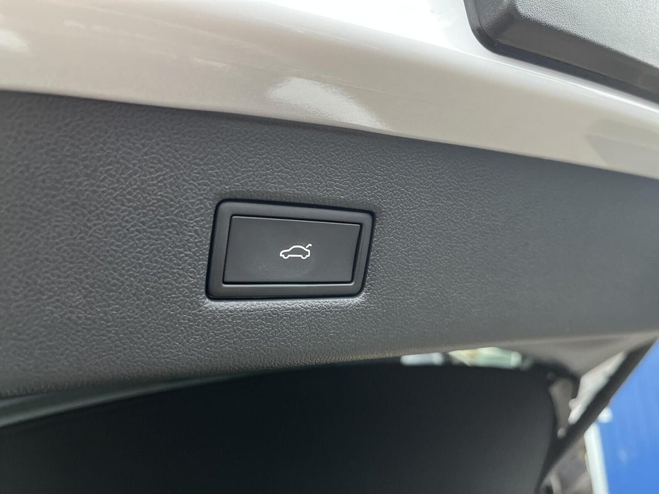 Ford Explorer 82 Premium Extended Range 5d