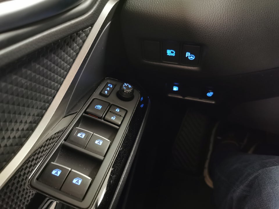 Toyota C-HR 1,8 Hybrid Premium Selected CVT 5d