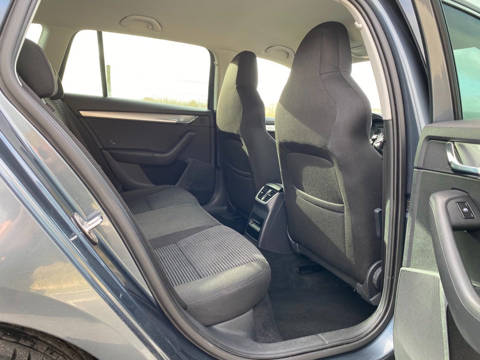 Skoda Octavia 1,4 TSi 140 Elegance Combi 5d