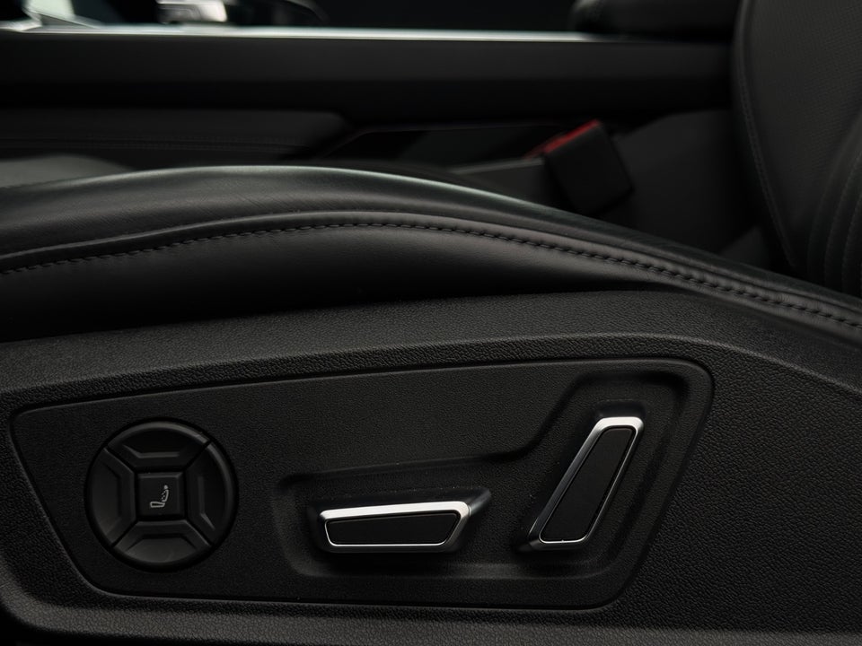 Audi Q8 e-tron 55 S-line quattro 5d