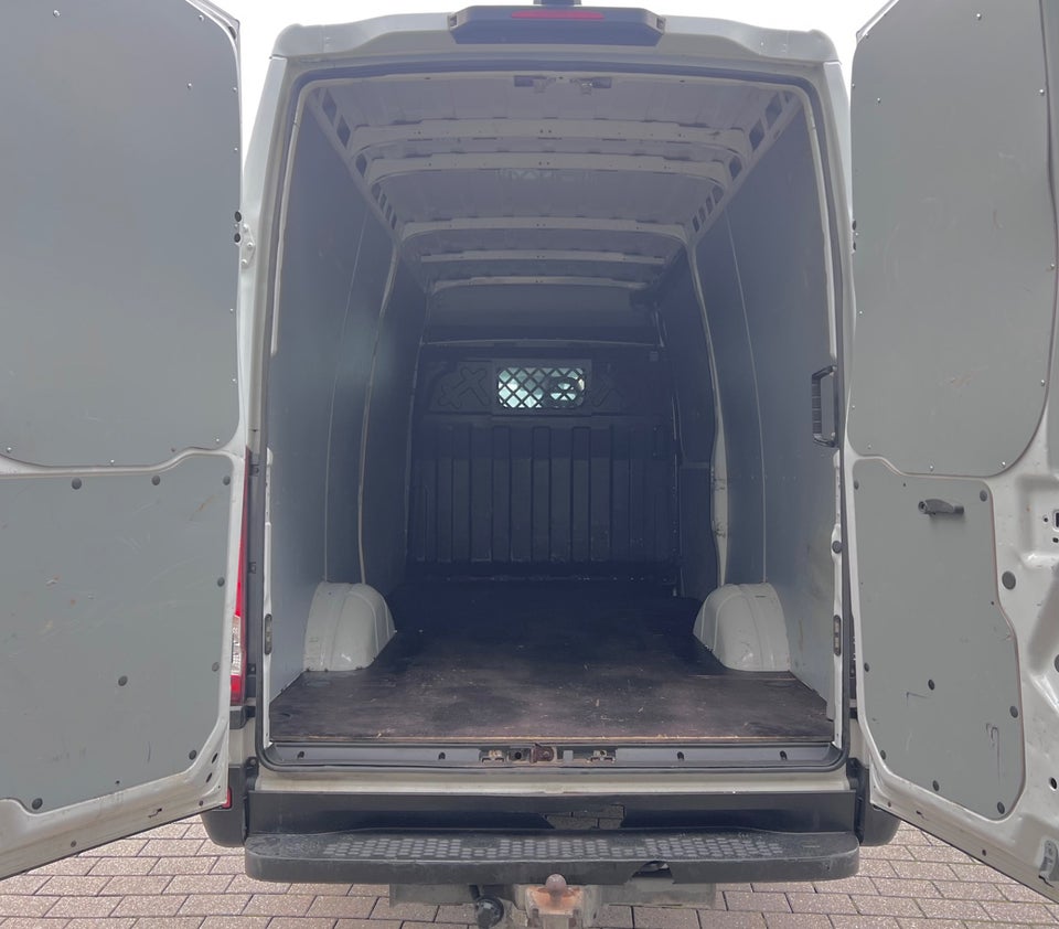 Iveco Daily 2,3 35S16 12m³ Van AG8