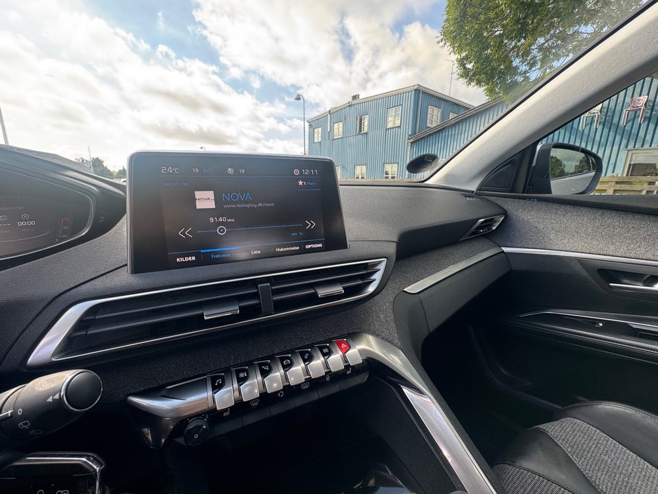 Peugeot 5008 1,5 BlueHDi 130 Allure 7prs 5d