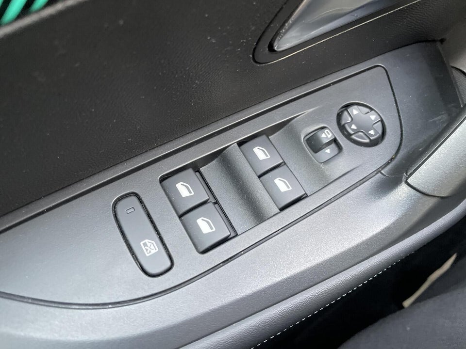 Peugeot e-2008 50 Allure 5d