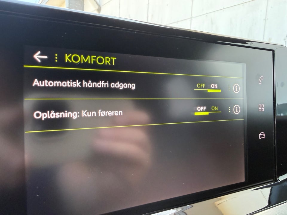 Peugeot 2008 1,2 PureTech 130 Allure Pack EAT8 Van 5d