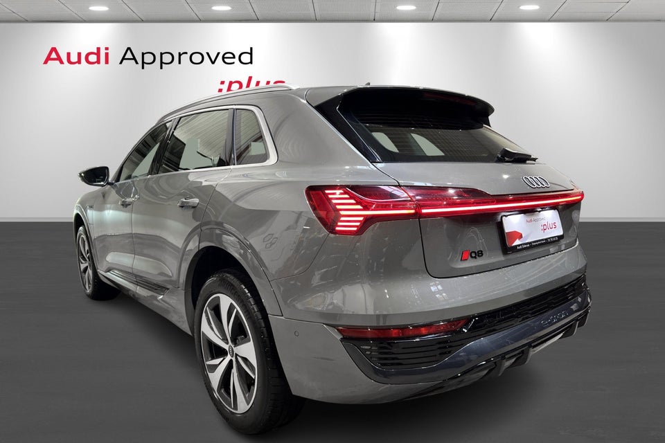 Audi Q8 e-tron 55 S-line quattro 5d